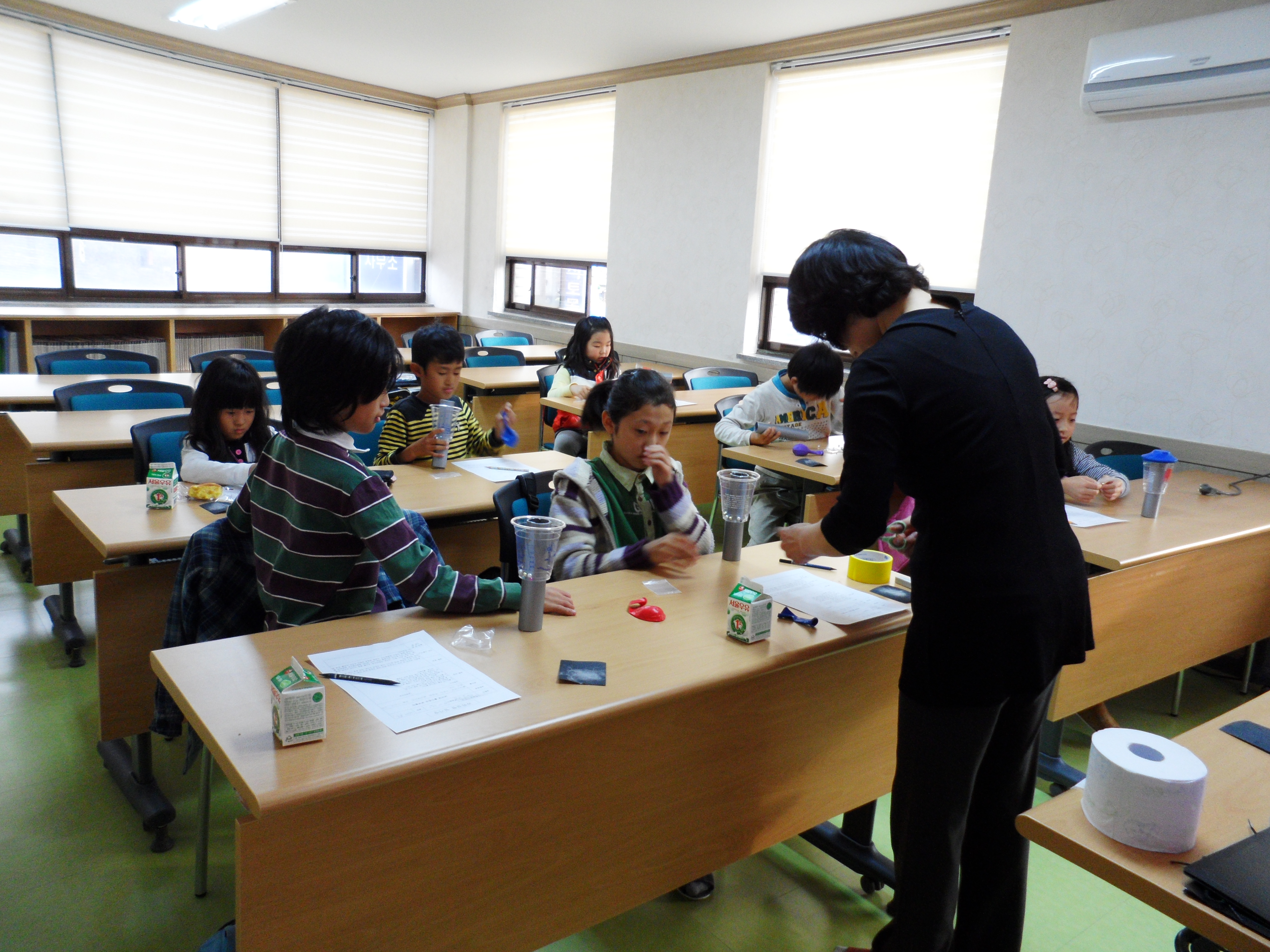 서천군은 드림스타트 대상자 중 희망아동을 대상으로 읽기쓰기교실, 과학나라, 독서교실을 운영하고 있다